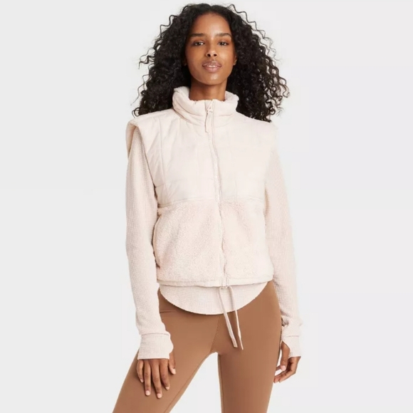 NWT Women's Cream JoyLab Cozy Cozy High Pile Sherpa & Quilted Winter Puffer Vest - Picture 1 of 9